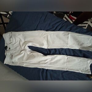 Encrypted white pants size 32
